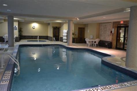 Radisson Toronto Airport West | Affordable Deals - Book Self-Catering or Bed and Breakfast Now!