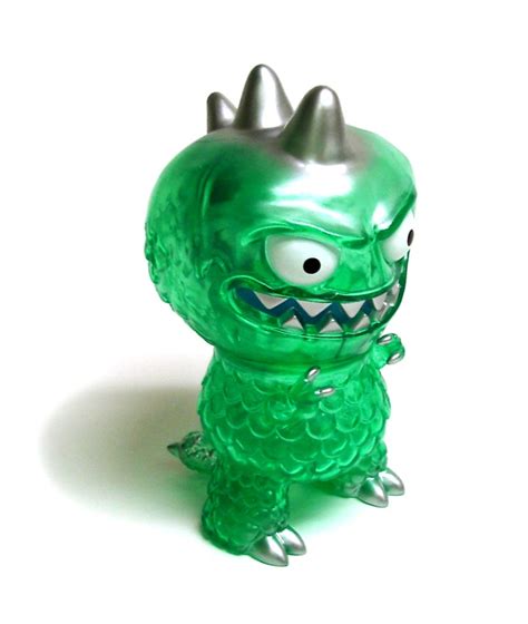 Uma Chupacabra | Art toy, Japanese toys, Designer toys