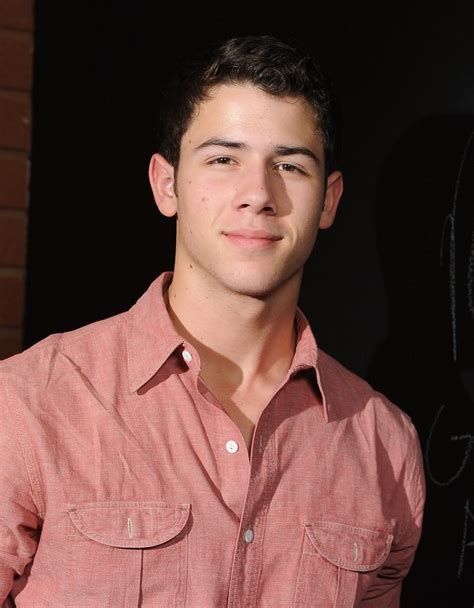 Teen Fashion News: Nick Jonas; Live Chat y Mini Golf (Fotos)