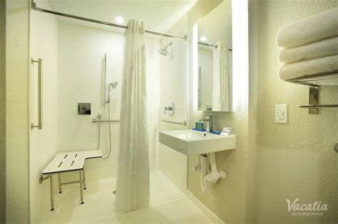 Room, 1 King Bed, Accessible, Bathtub (Mobility) | Holiday Inn Express ...