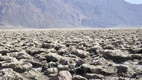 File:Death Valley Devil's Golf Course 7-10-2012 13-32-12.JPG - Wikimedia Commons