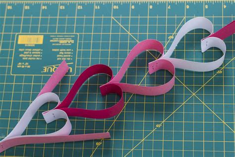 paper heart chain | Paper heart, Childrens crafts, Valentines