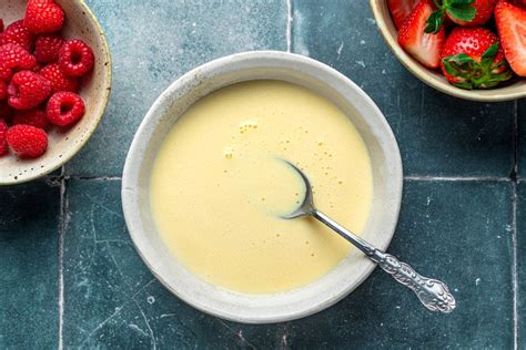 Classic Crème Anglaise Recipe (Vanilla Custard Sauce)