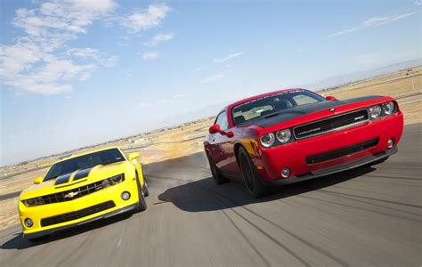 Autosmotosymasss: Camaro VS Challenger by Fifth Gear