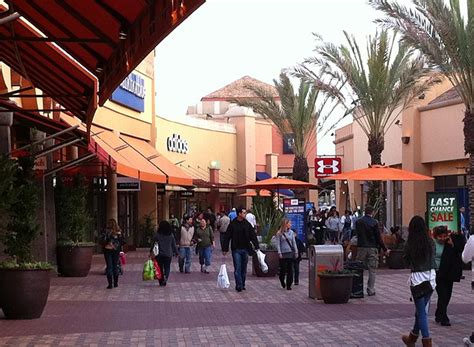 Citadel Outlets: People shopping | ACRM Architects