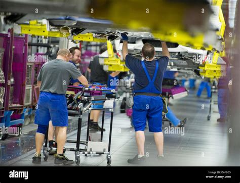 Bmw factory regensburg hi-res stock photography and images - Alamy