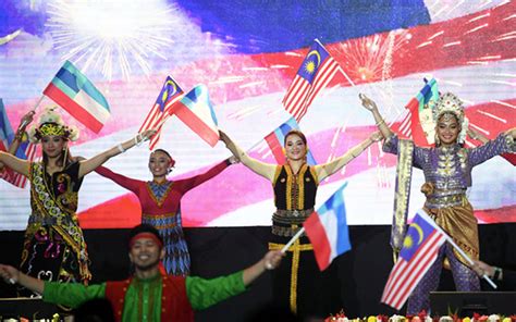 Nothing to dance about for Sabah’s cultural troupes | FMT