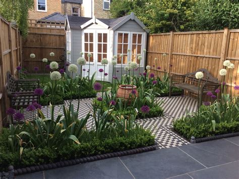 Small back garden of Victorian terraced house – GartenLove