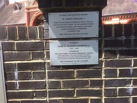 Righteous Gentiles honoured at Golders Green cemetery - Jewish News