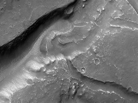 HiRISE | HiPOD: 12 Apr 2023