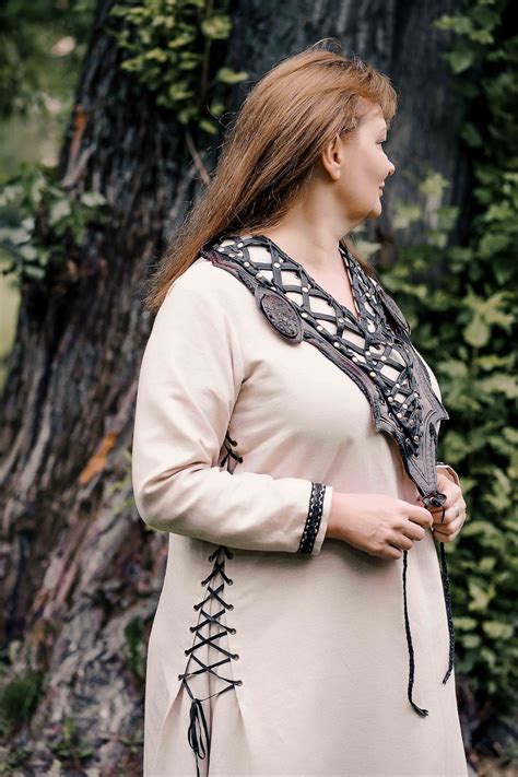 Viking dress Freydís medieval shieldmaiden linen beige | Etsy