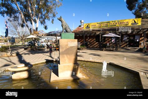 Dog on the Tuckerbox Statue, a tribute to pioneers, Gundagai, New South ...