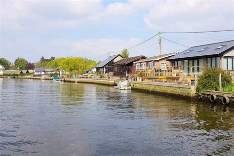 Norfolk Broads Holiday Cottages. Riverside Cottage Holidays