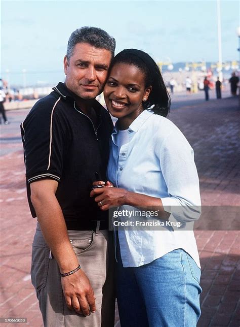 Walter Kreye + Nambitha Mpumlwana Drehen Sat 1 Film "Stan Becker" In... News Photo - Getty Images