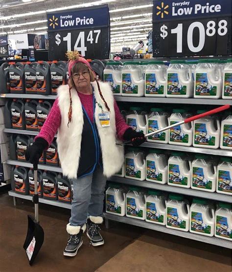 This Walmart Employee Poses With Products, And She Absolutely Nails The Photos! (30 pics ...