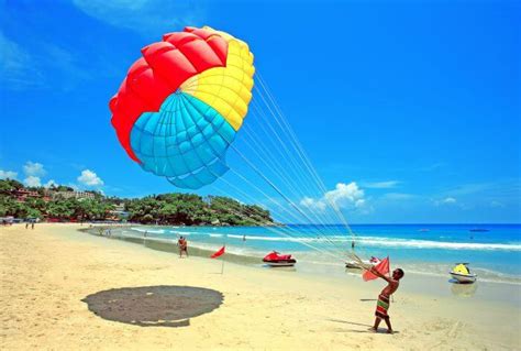 5 Splendid Destinations To Enjoy Parasailing In India