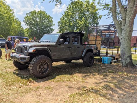 Jeep gladiator soft top : Jeep