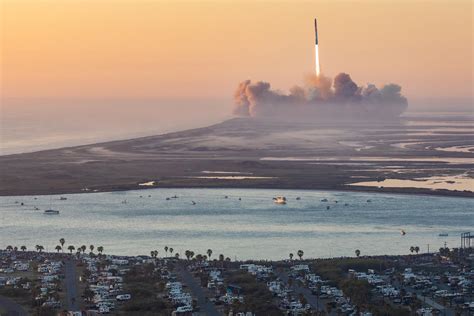 View from South Padre Island of second test flight of Starship : r/spacex