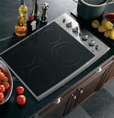 Brand: General Electric, Model: PP932SMSS, Color: Black Surface with Stainless Steel Trim