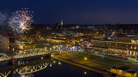 Pictures Over Stillwater Downtown Stillwater Lights Holiday fire ...