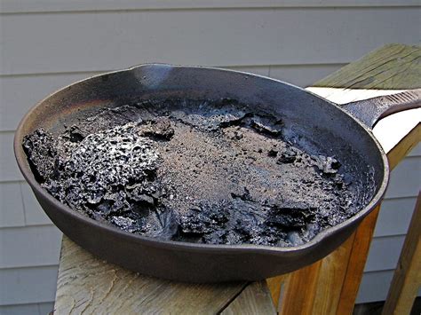 How to clean a burnt pan