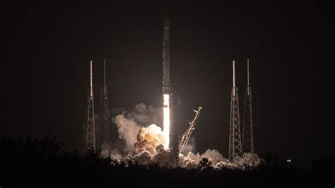 SpaceX launches Falcon 9 launch following Saturday night scrub ...