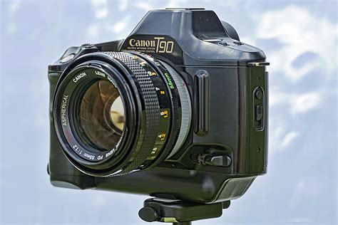 Towarzystwo Nieustraszonych Soczewek: Uwaga: Analog! Canon T90, czyli Powrót starego przyjaciela