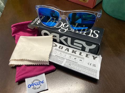 Oakley Frogskins, Men's Fashion, Watches & Accessories, Sunglasses ...