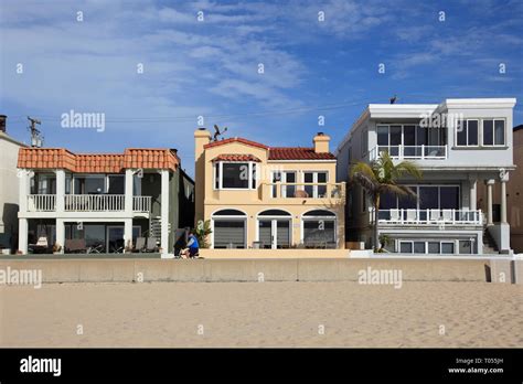 California beach and houses hi-res stock photography and images - Alamy