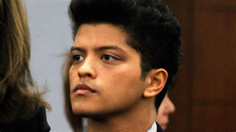 Bruno Mars clear of cocaine possession case - CBS News