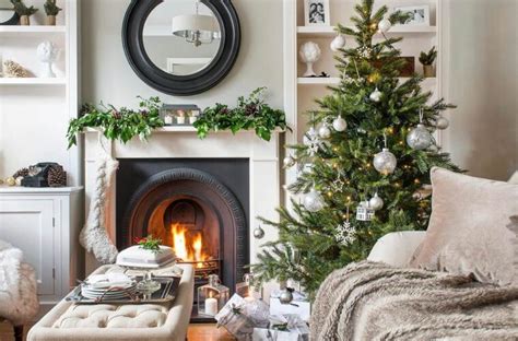 7 Best Christmas Tree Ideas for the Living Room