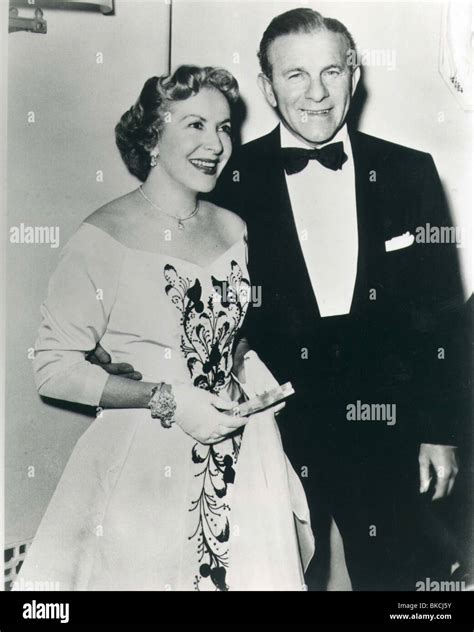 GEORGE BURNS PORTRAIT WITH WIFE GRACIE ALLEN GGBN 005P Stock Photo - Alamy