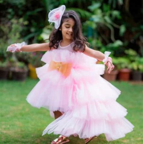 Allu Arjun's daughter Arha proves she is a mini fashionista as she rocks a ruffled dress and ...