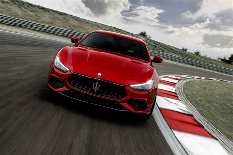 Maserati debuts Trofeo versions of the Ghibli and Quattroporte – 3.8L Ferrari V8; 580 PS and 730 ...