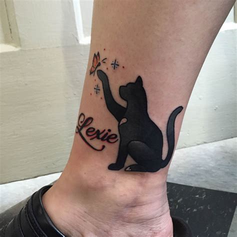 Memorial tattoo for my cat, Lexie. RIP my munchkin. Kitten Tattoo, Cute Cat Tattoo, Pawprint ...