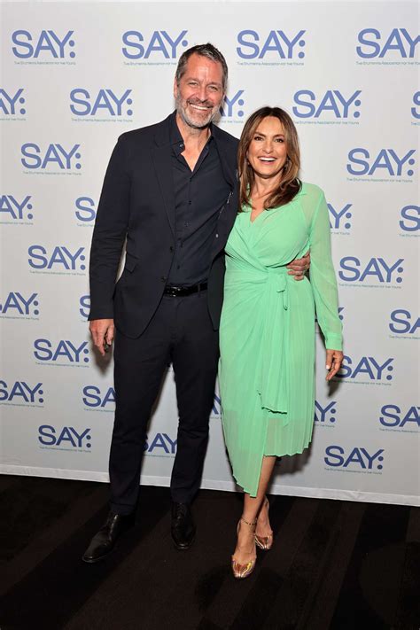 Mariska Hargitay steps out with husband Peter Hermann, their 3 kids ...