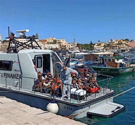 Italy: 10 accused of organizing 'luxury' boat trips for migrants ...