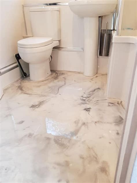 White Marble Bathroom Epoxy Resin Flooring Water Resistant Modern ...