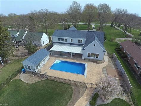 Erie Escape - Lakefront Stunner with Inground Pool UPDATED 2022 ...