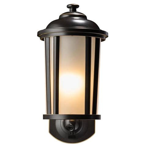 Maximus 13.17-in H Bronze Motion Activated Dark Sky Medium Base (E-26 ...