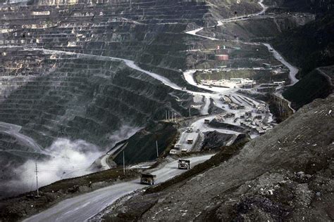 Freeport to Give Up Majority Stake in Indonesia’s Grasberg Mine - WSJ