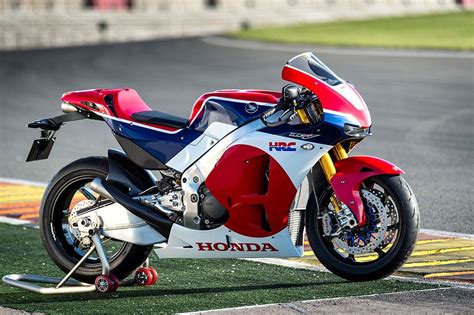 FIRST RIDE REPORT: Honda RC213V-S