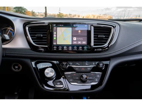 2023 Chrysler Pacifica Hybrid: 191 Interior Photos | U.S. News