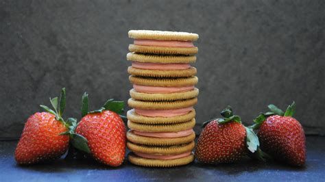 Strawberry Shortcake Oreos: We taste the new limited-edition cookies ...