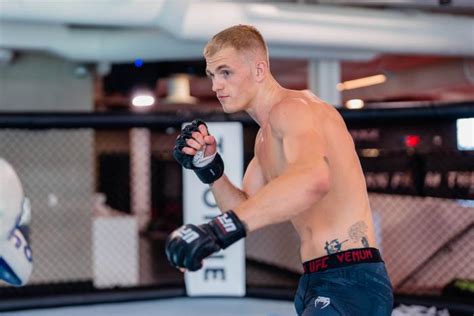 Photo Gallery | Ian Garry Trains At The UFC Performance Institute For UFC 276 | UFC