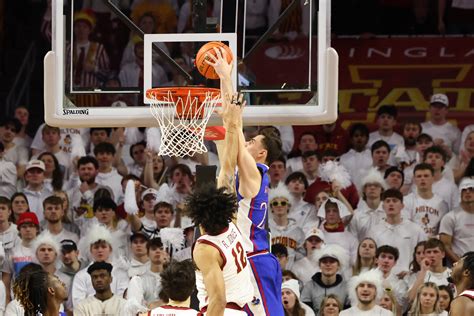 No. 23 Iowa State stays perfect at home, defeating No. 7 Kansas | Reuters