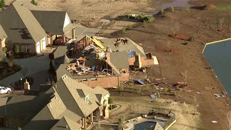 First aerial, daylight images of the Moore tornado damage | KFOR.com ...