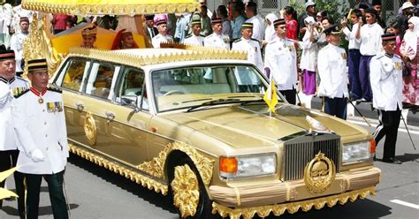 Life of Sultan of Brunei with 7,000 luxury cars, gold plated jet and ...