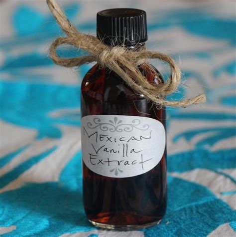 Homemade Mexican Vanilla Extract | Lola's Cocina | Homemade vanilla extract, Vanilla extract diy ...