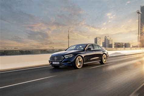 Mercedes-Benz E 300 e hybrid (2023) | Reviews | Complete Car